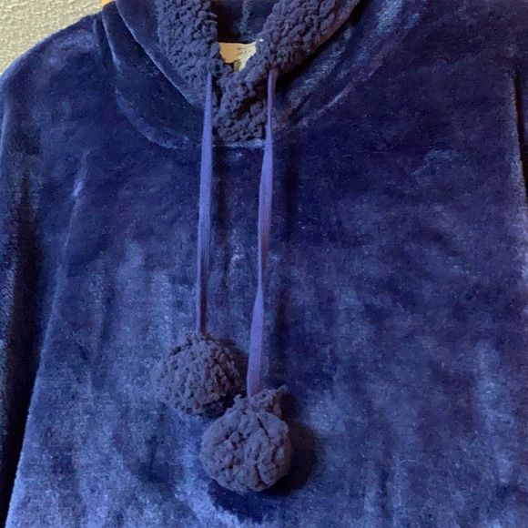 New with tags giddier night gown by warm and cozy - Picture 2 of 4